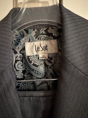 Le Suit Gray Women's Herringbone Pantsuit with Paisley Lining